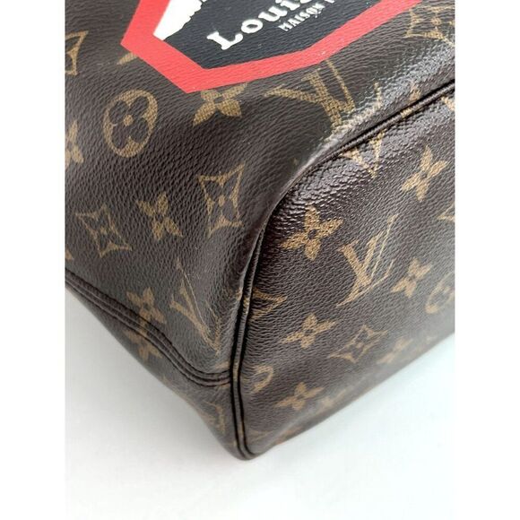 Louis Vuitton Monogram World Tour Neverfull MM - Picture 9 of 13